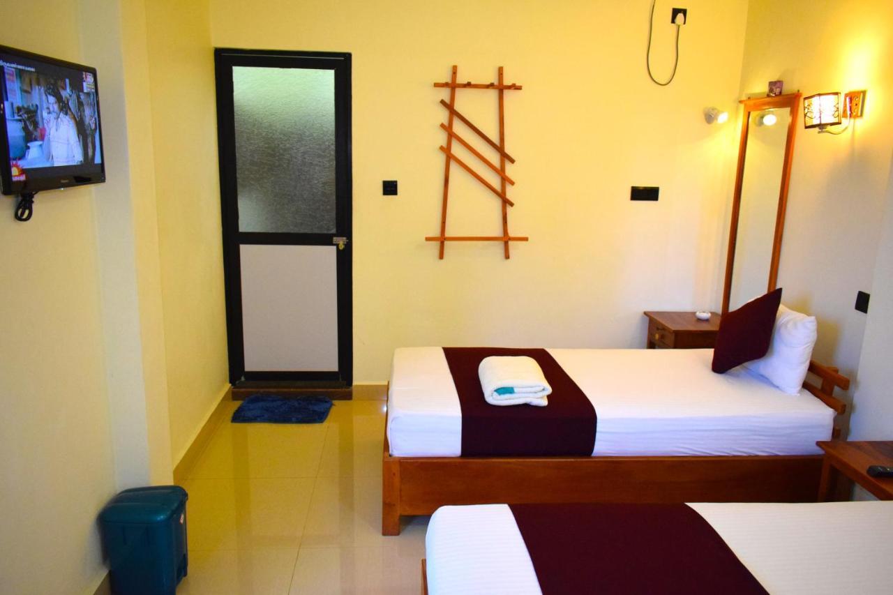 Luxury Everest Hotel 亭可马里 外观 照片